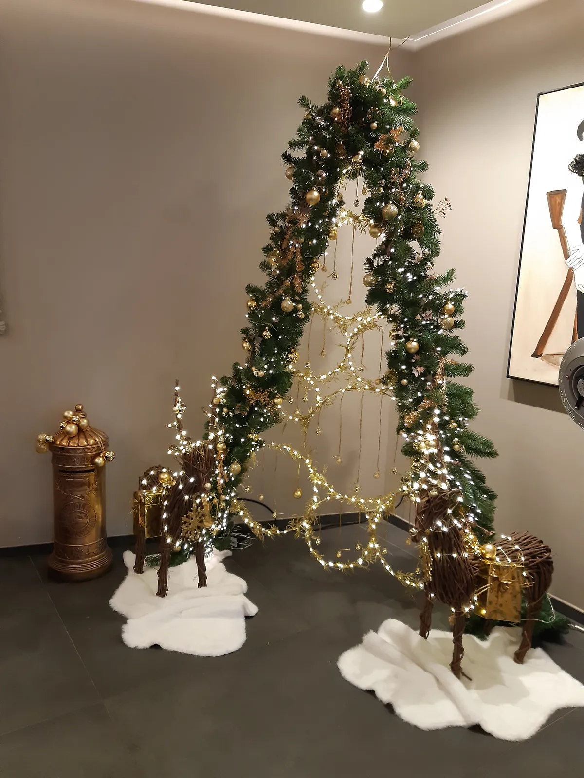 Arche de sapin lumineuse et rennes