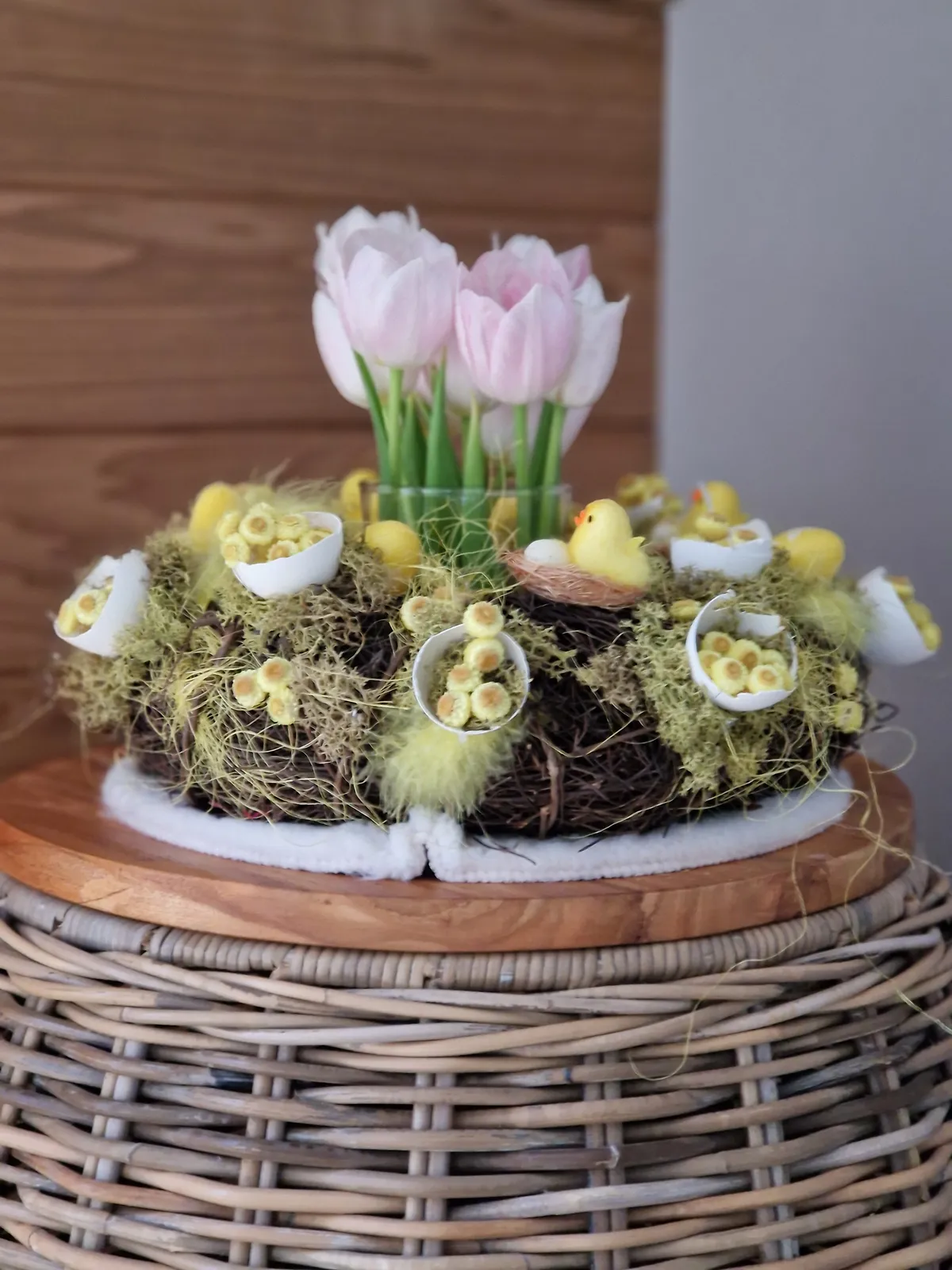 Panier printanier tulipes et poussins