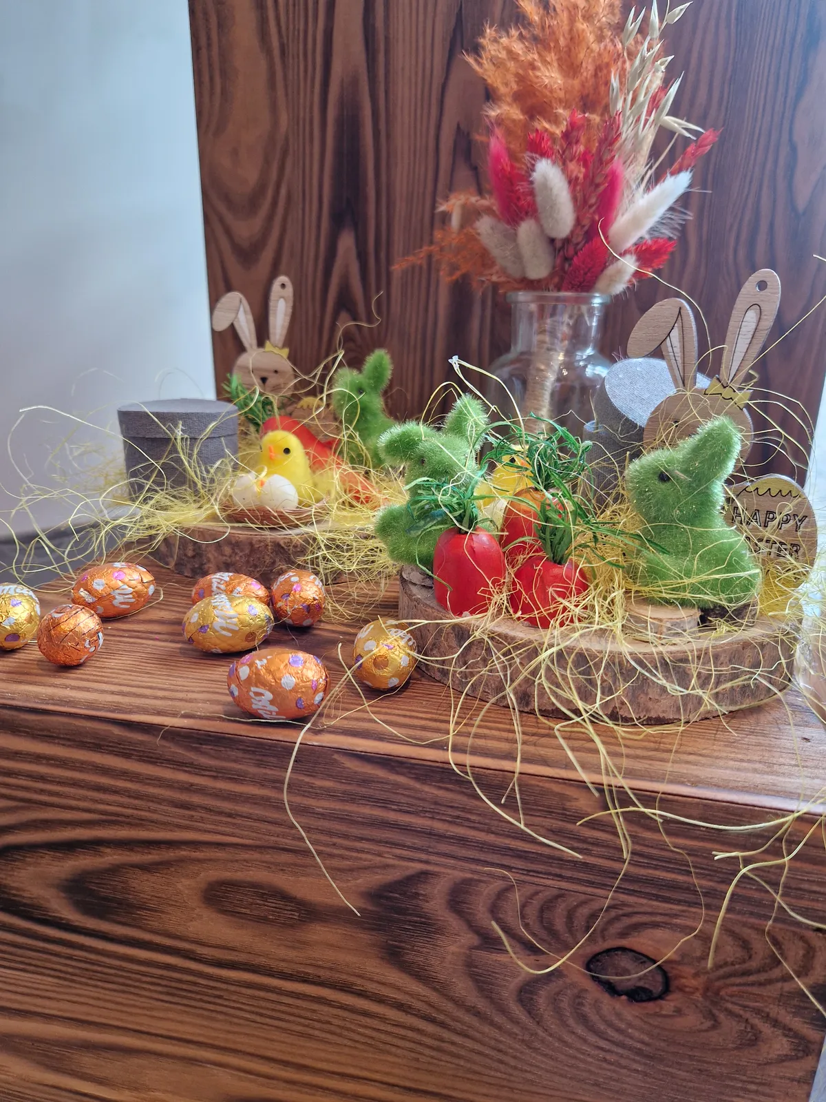 Décor de Pâques, lapins et œufs