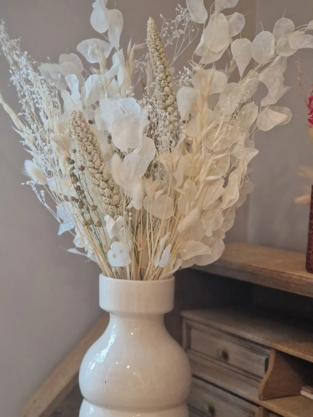 Composition en fleurs séchées réalisée dans votre vase