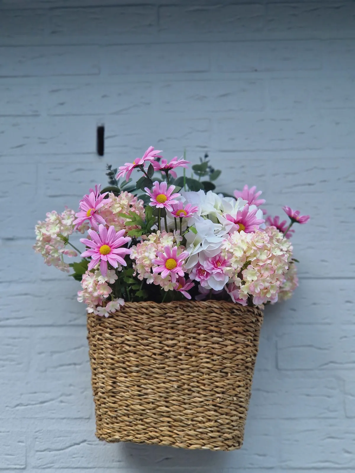 Jardinière fleurie pour rebord de fenêtre