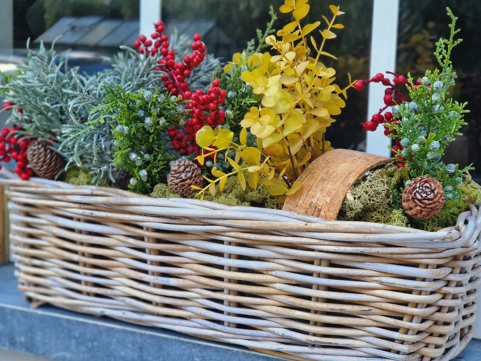 Jardinière fleurie pour rebord de fenêtre