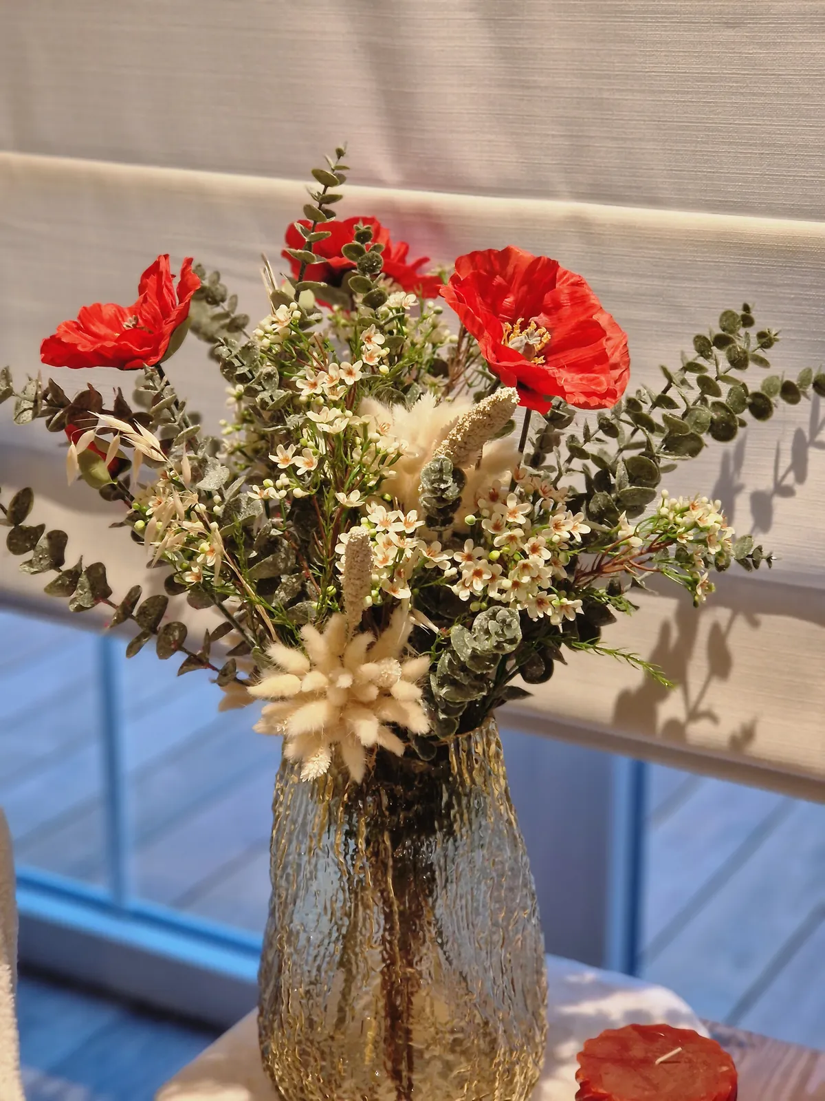 Bouquet champêtre coquelicots en vase