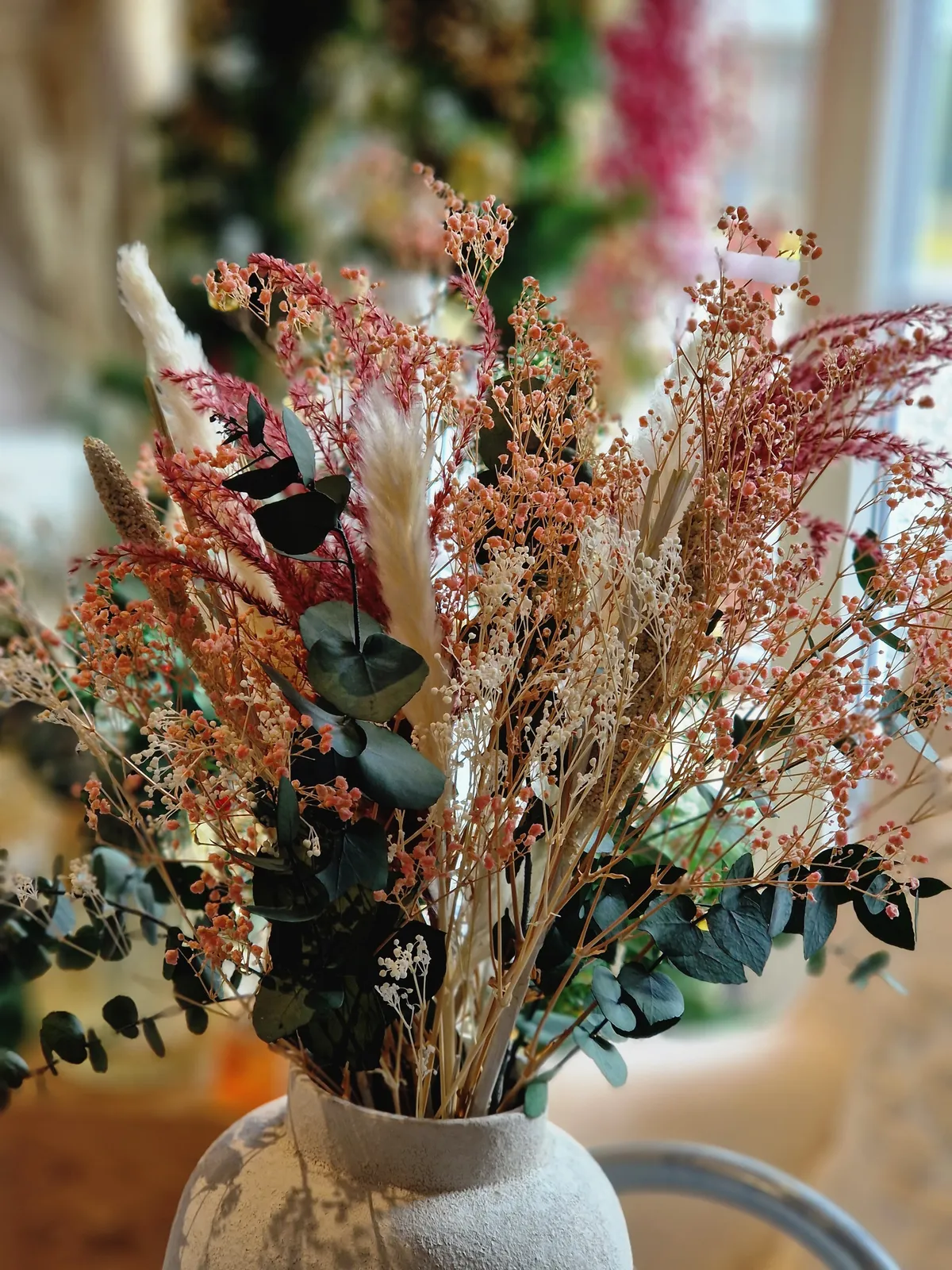 Composition en fleurs séchées réalisée dans votre vase