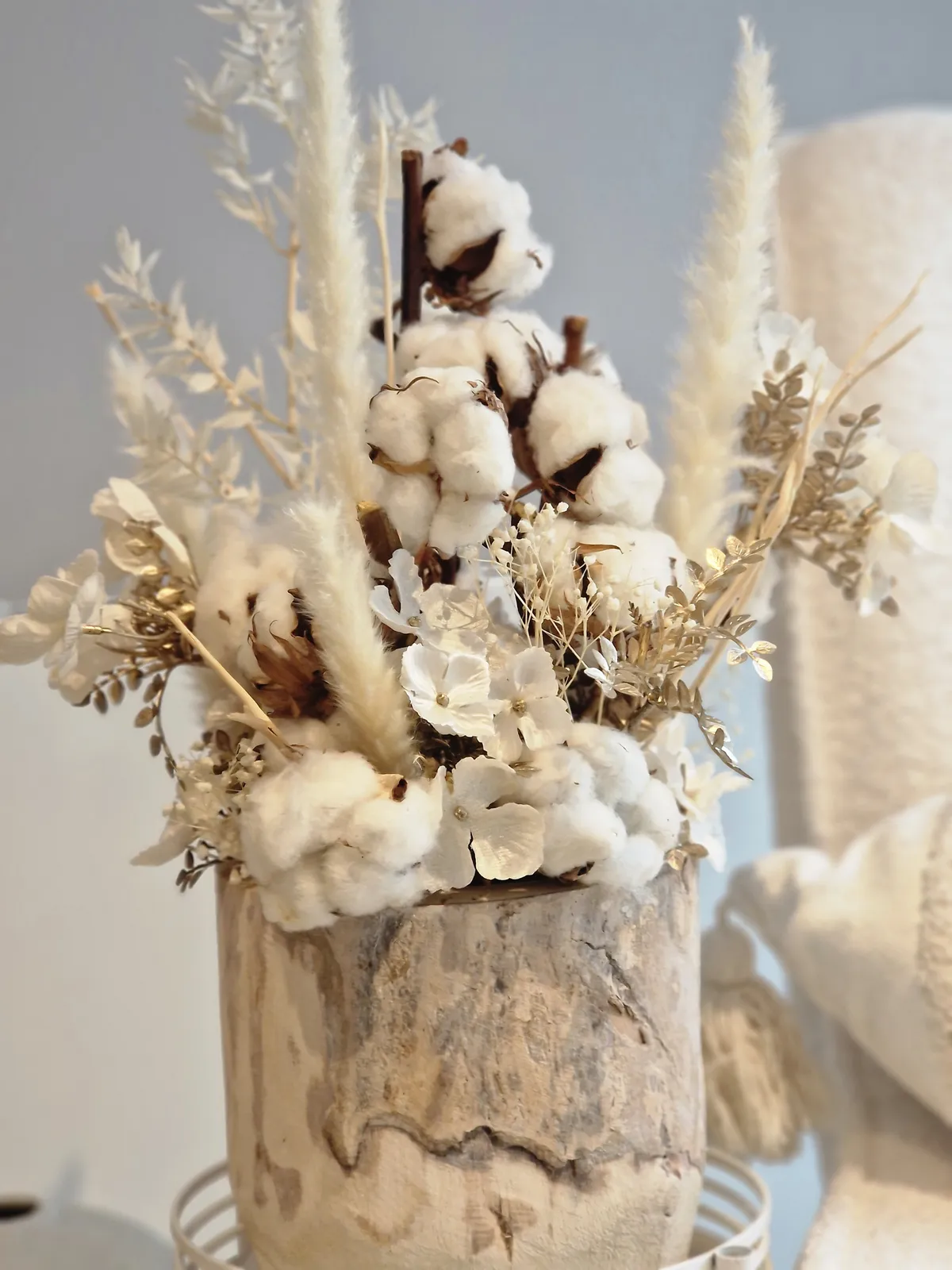 Composition coton et pampa sur bois