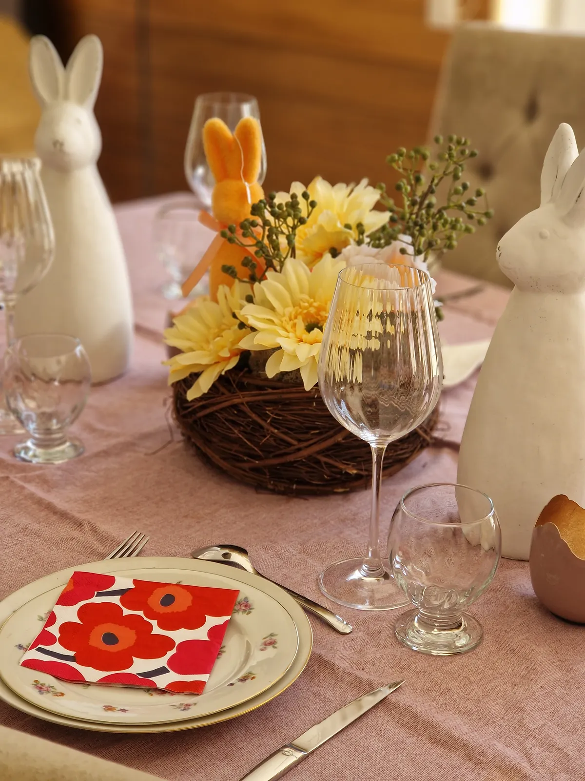 Centre de table printanier en panier
