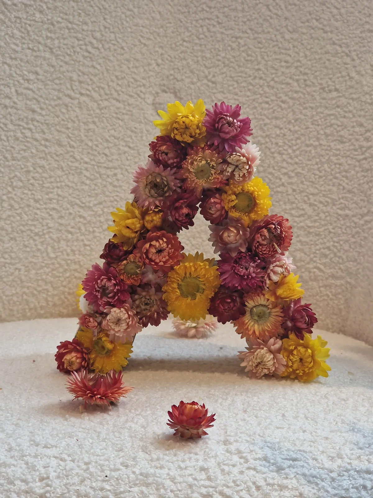 Lettre fleurie en fleurs séchées