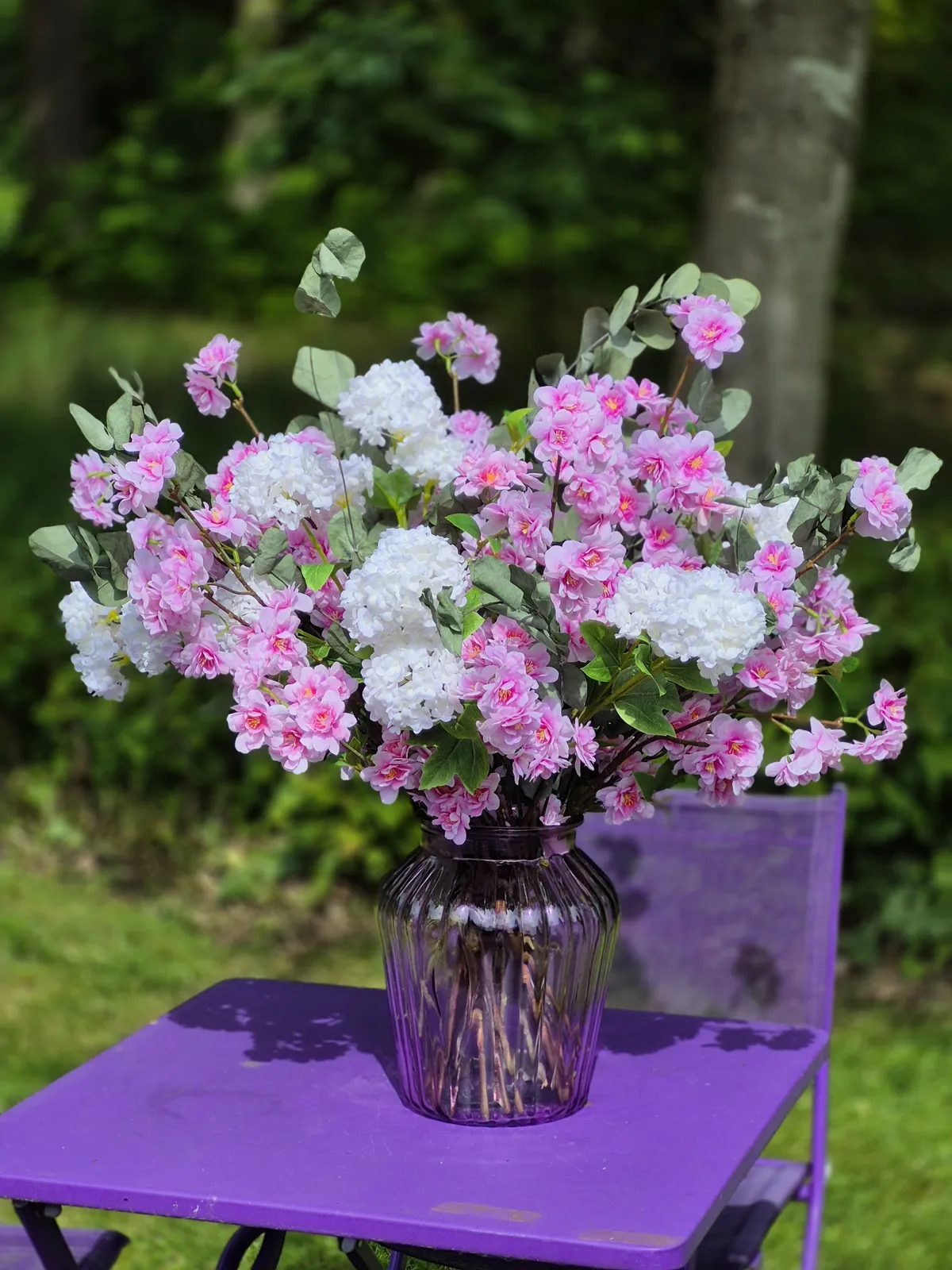 Bouquet champêtre rose et blanc en vase