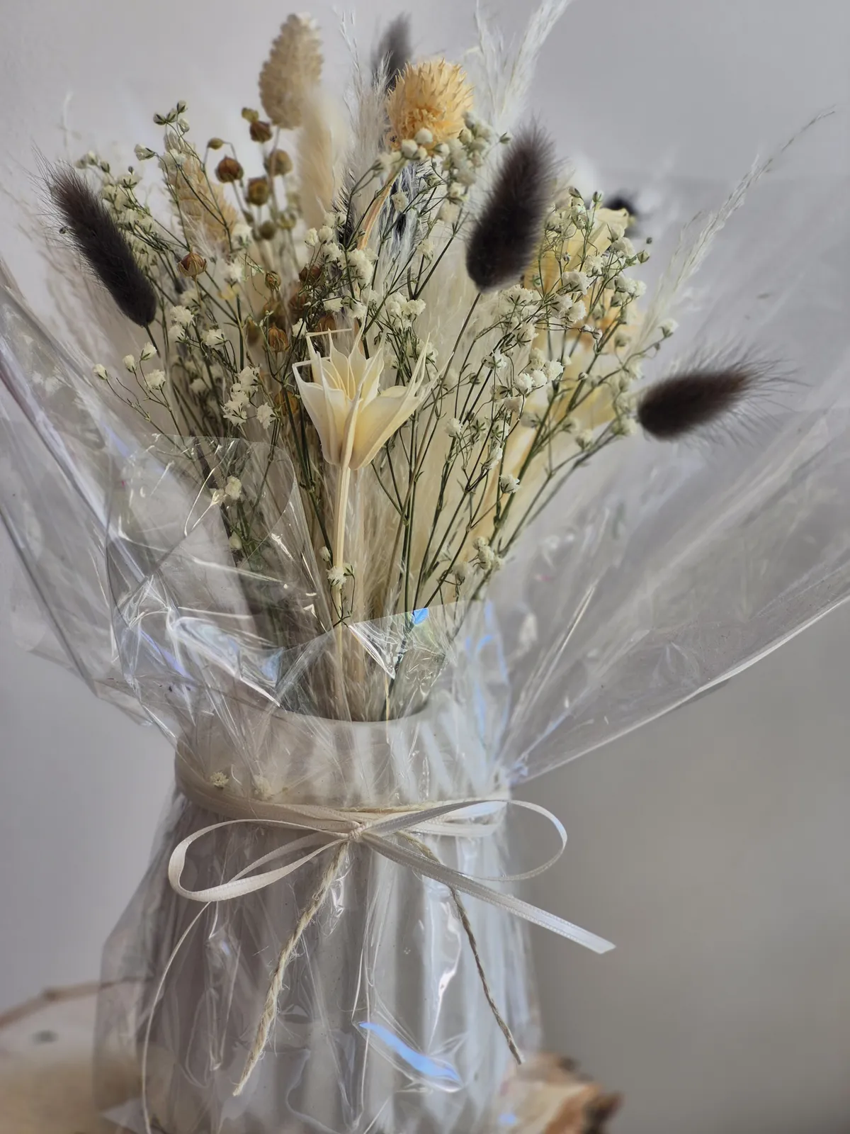 Bouquet de fleurs séchées emballé tons naturels