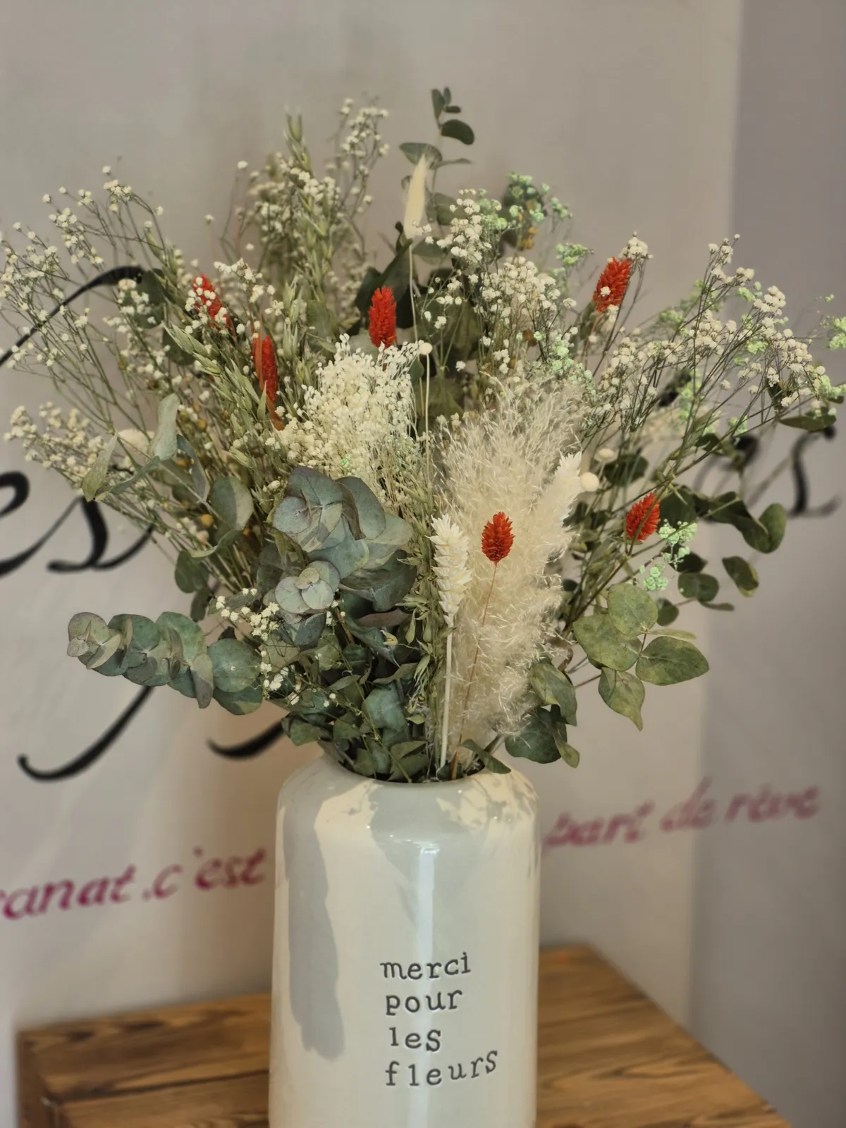 Composition en fleurs séchées réalisée dans votre vase