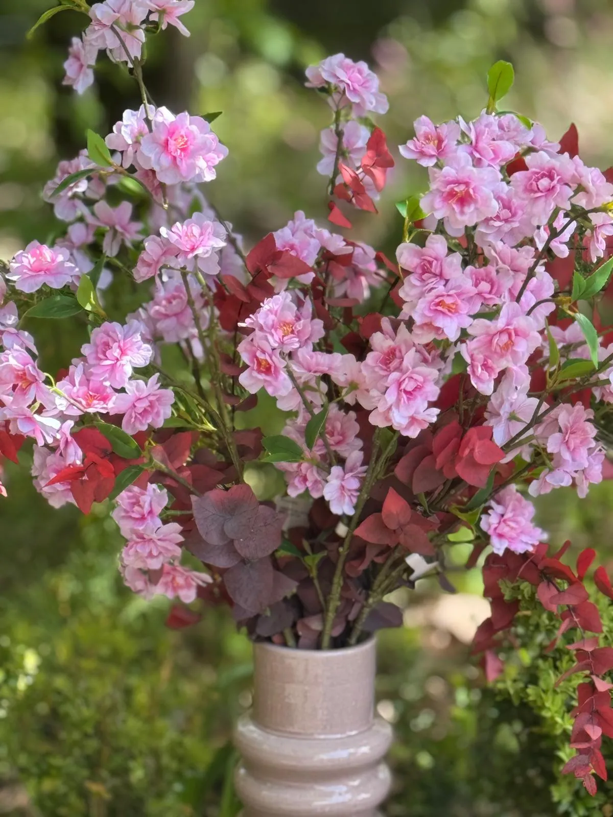 Bouquet de branches fleuries roses