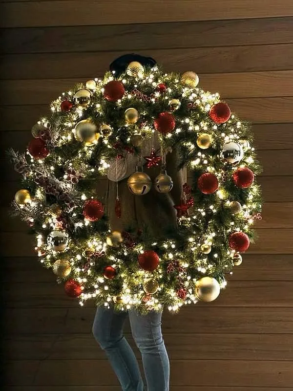 Couronne de Noël rouge et or lumineuse (sur secteur)