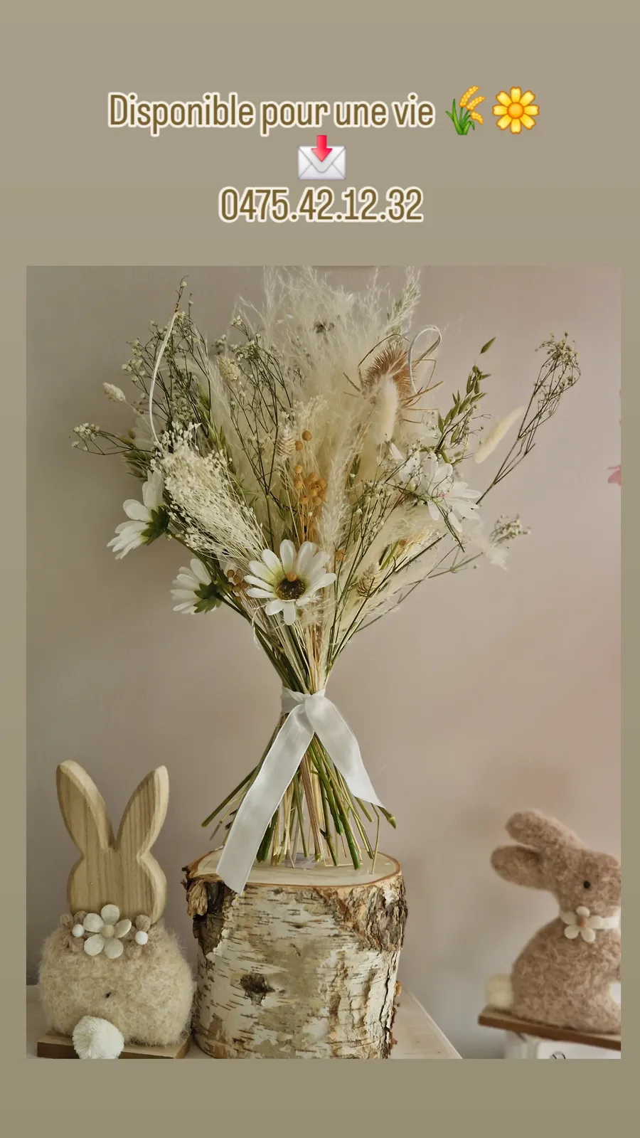 Bouquets séchés et lapins décoratifs