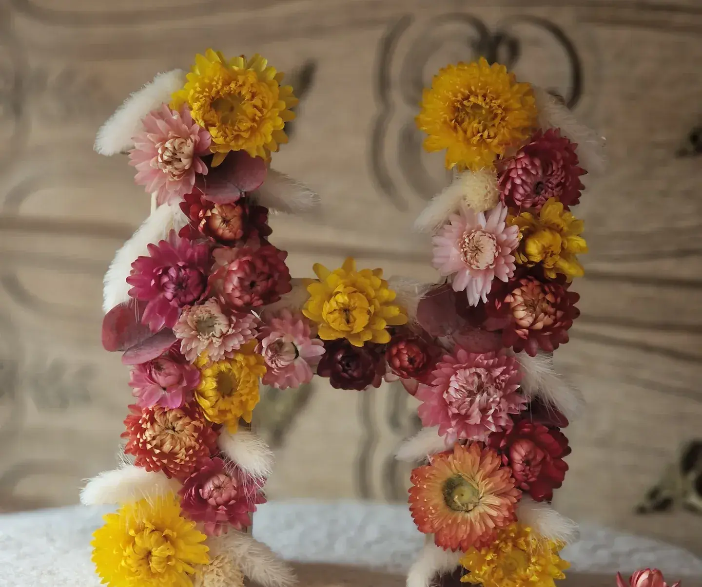 Lettre fleurie en fleurs séchées