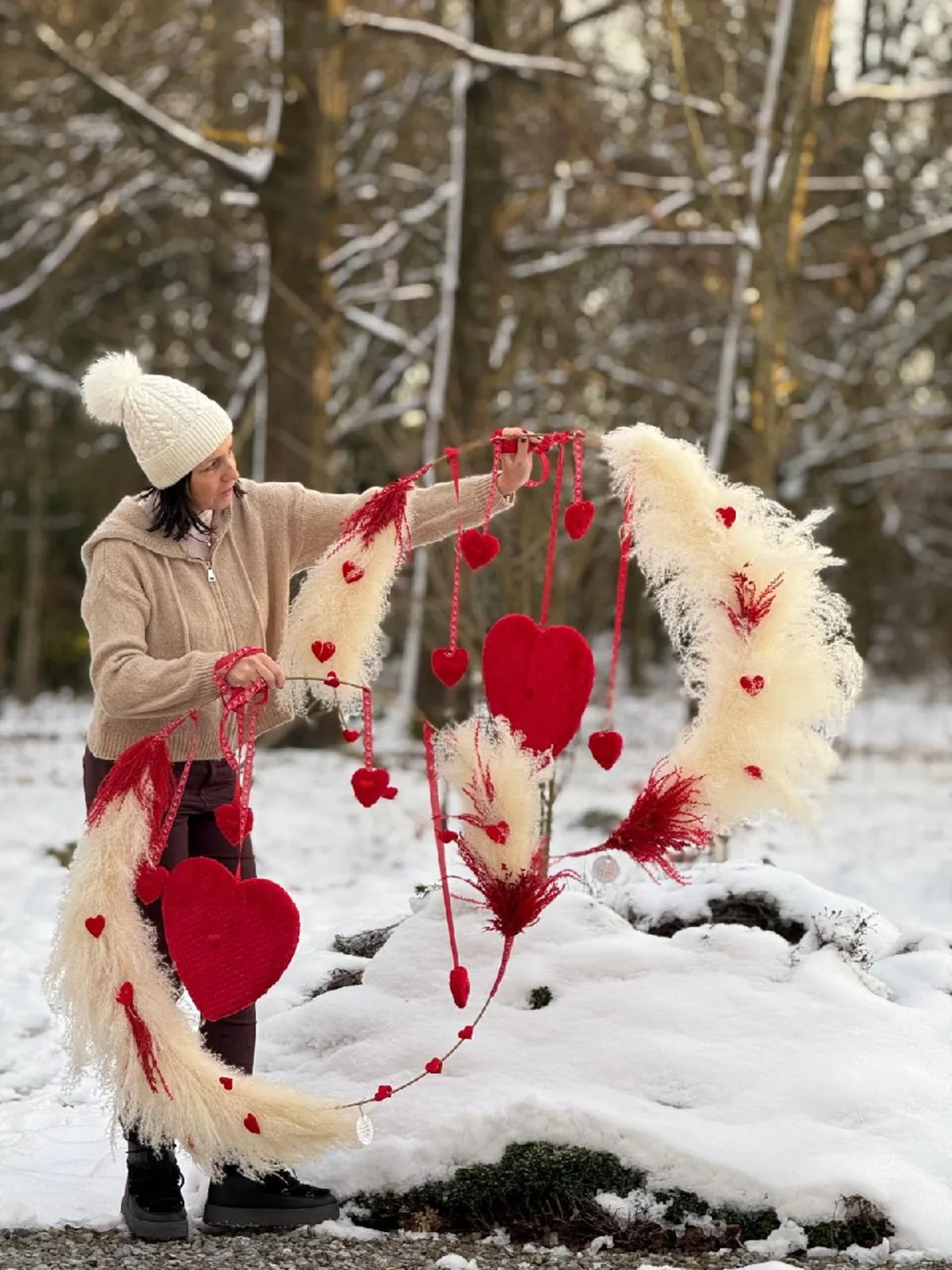 Deux couronnes Saint-Valentin de 80 cm recto verso, location à la pièce possible. Location période Saint Valentin 160€ HTVA pour les 2.