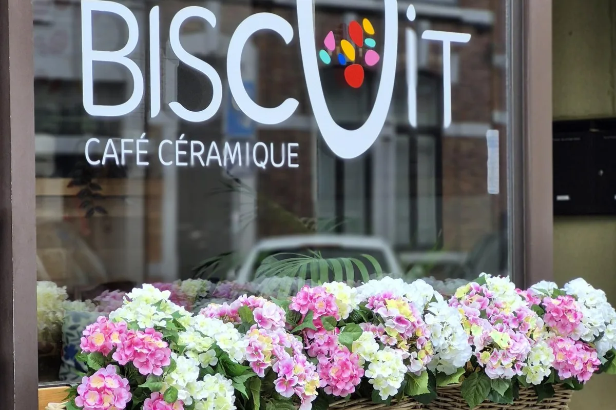 Une collab avec Biscuit, le café céramique de Liège