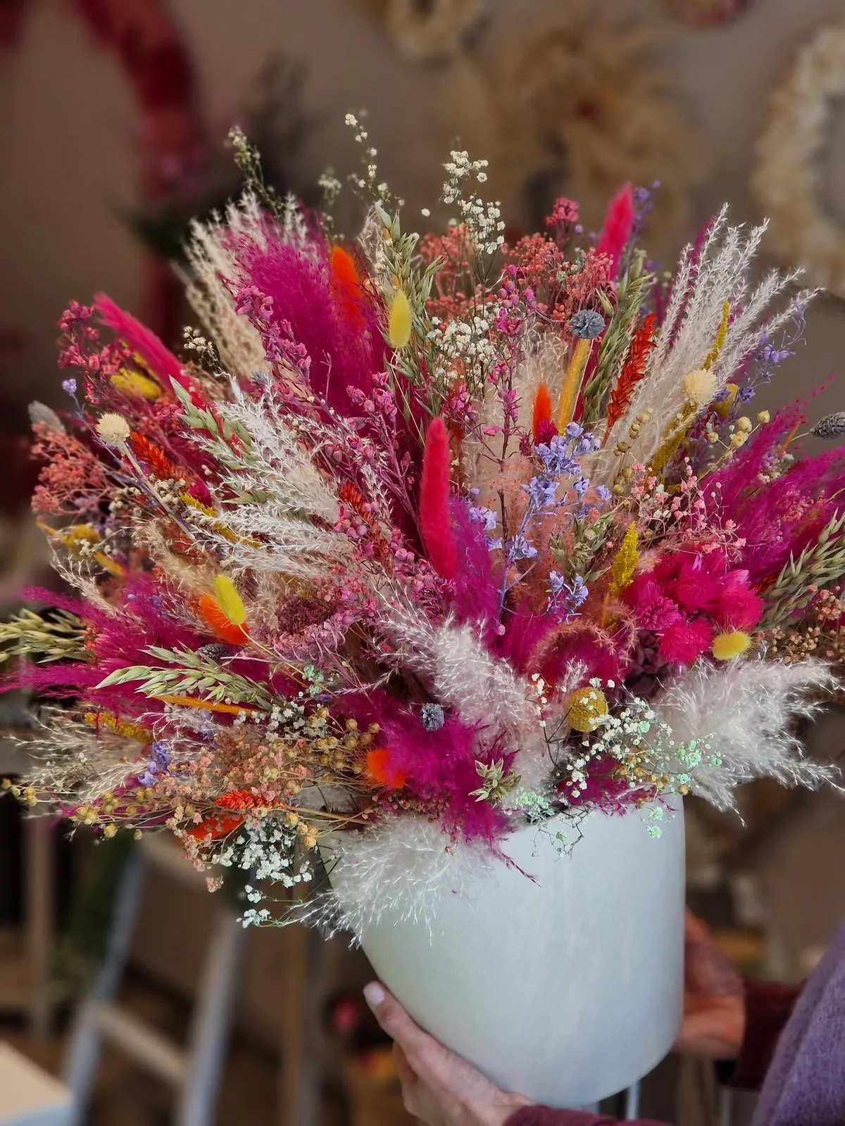 Montage et couronne en fleurs séchées